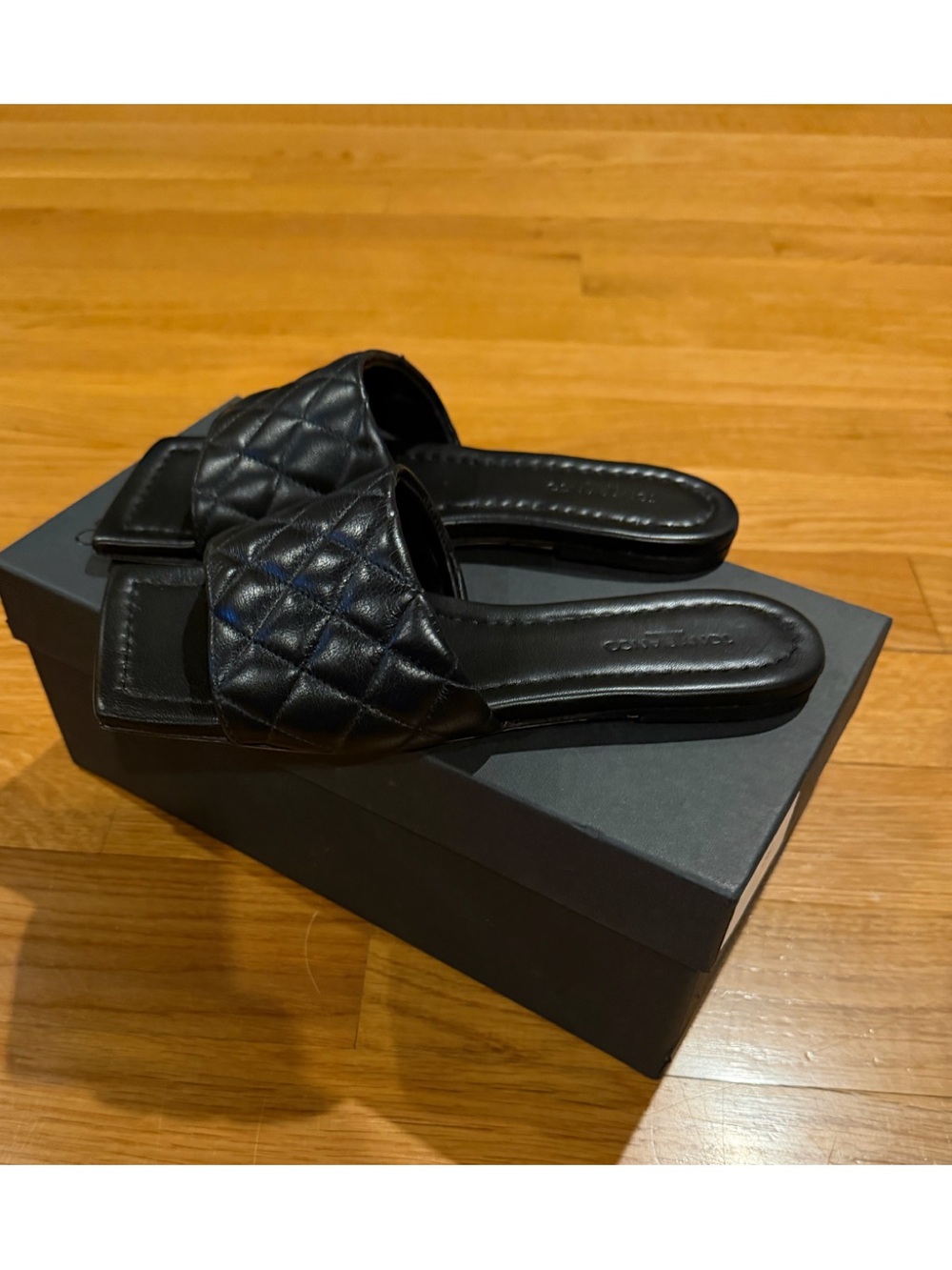 TONY BIANCO women’s Geena Black Sheep Nappa Slides